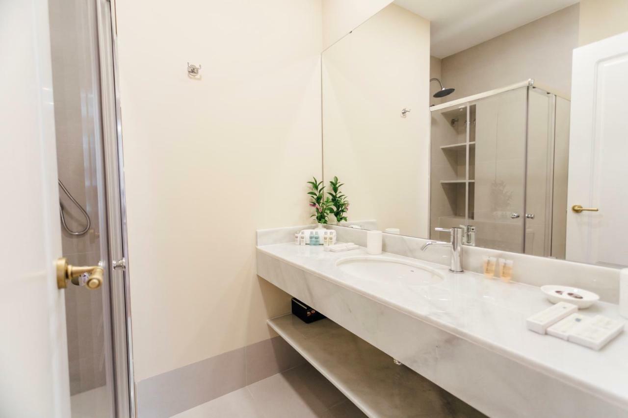 Stylish And Wide- 3Bdr 3Bth- Los Remedios Севиля Екстериор снимка